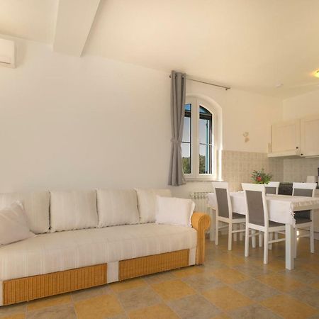 Apartman Mendula Premantura Exteriör bild